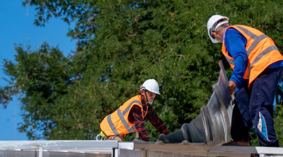 Professional gutter cleaning in Lowellville, OH